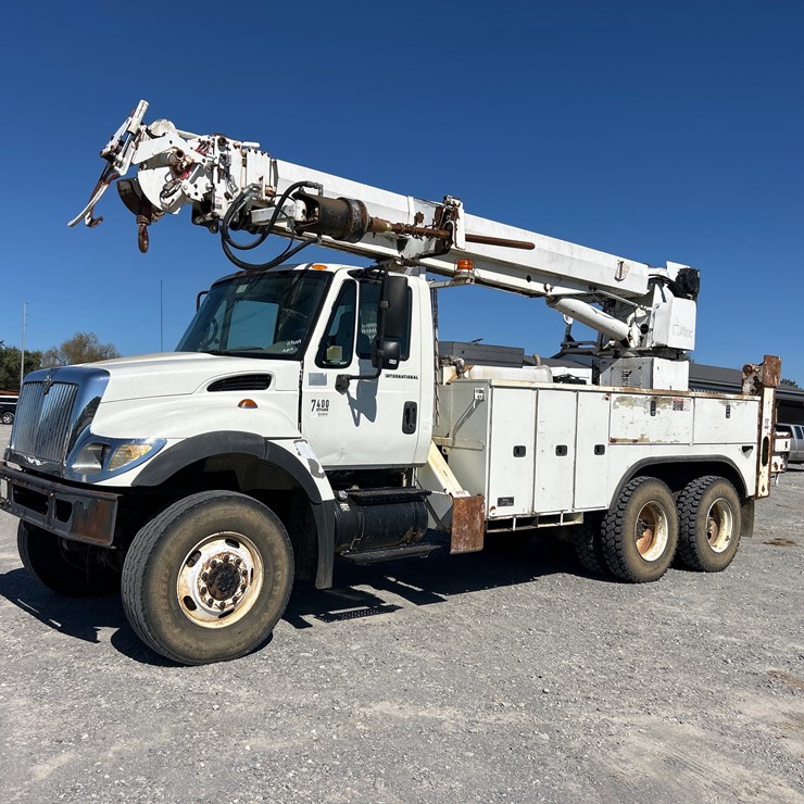 2007 INTERNATIONAL 7400