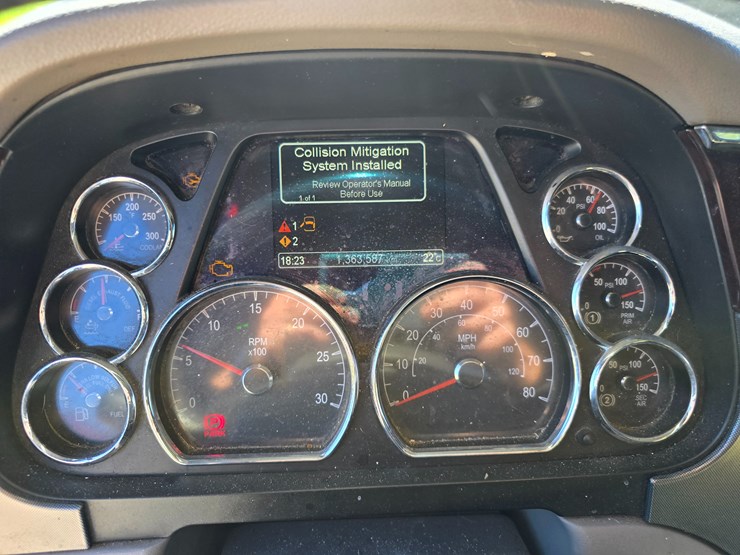 2015-peterbilt-579-image-81