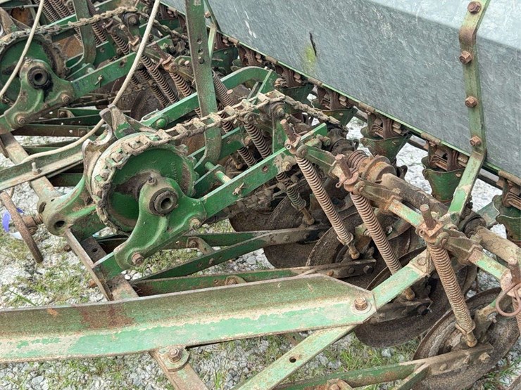 john-deere-model-b-planter-image-15