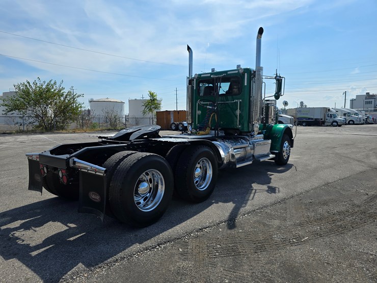 2014-peterbilt-388-image-29