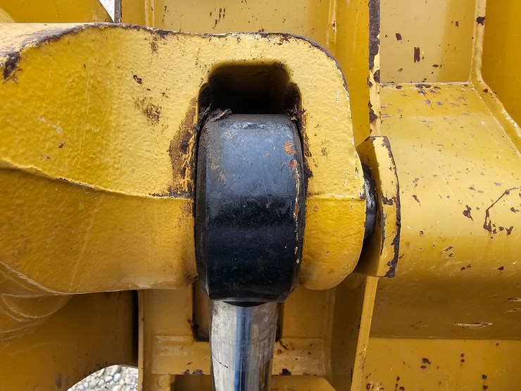 2023-caterpillar-953-image-99