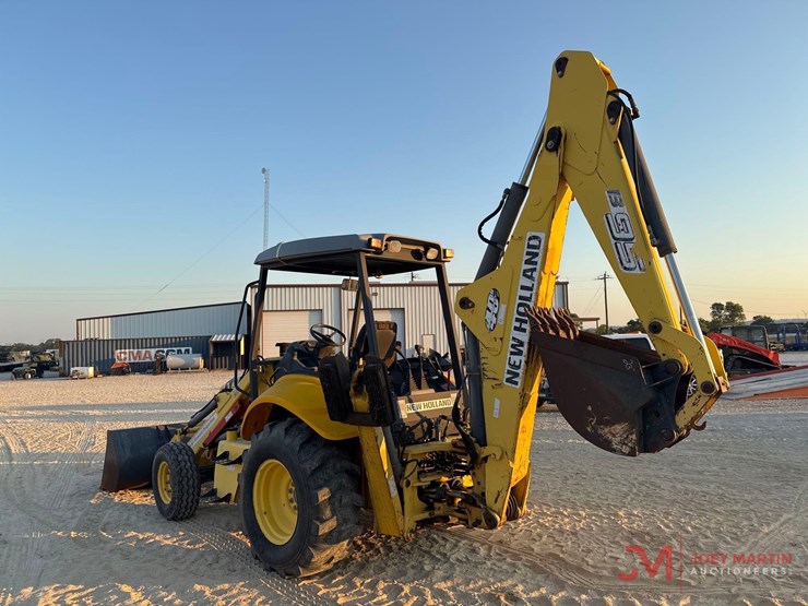 new-holland-b95-image-3