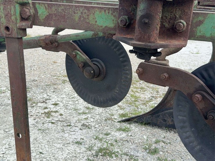 john-deere-4-bottom-plow-image-14