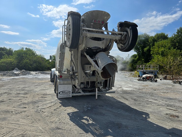 2014-peterbilt-365-image-21