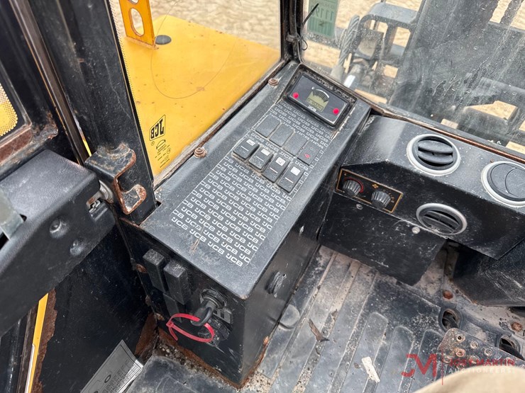 2019-jcb-930-image-16