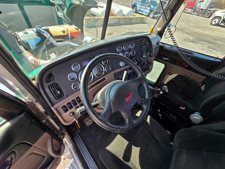 2014-peterbilt-388-image-97