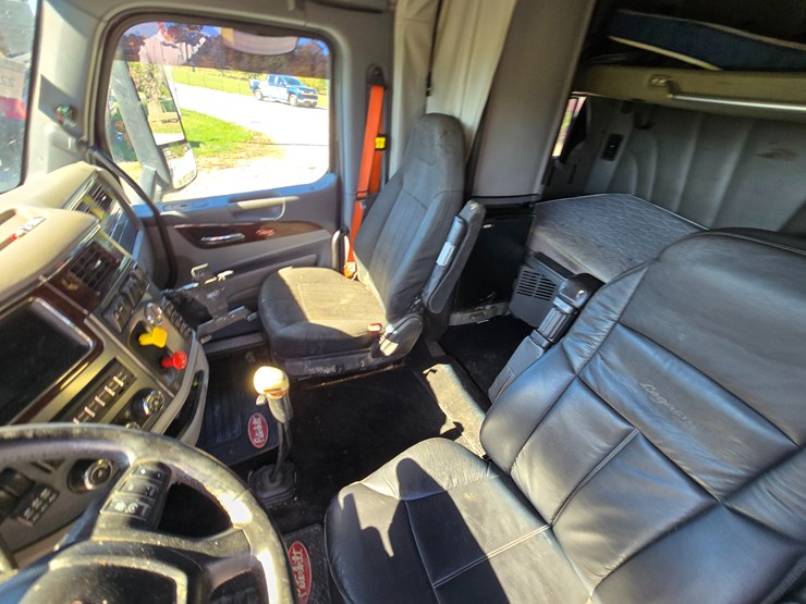 2015-peterbilt-579-image-69