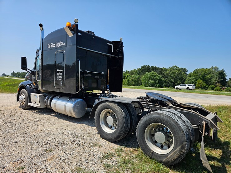 2017-peterbilt-579-image-14