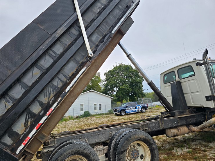 1999-sterling-l9511-image-57