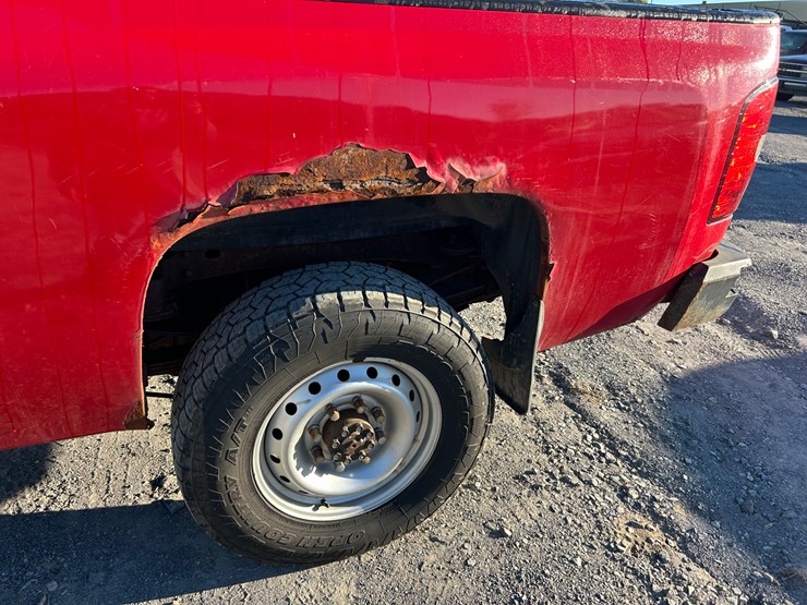 2013-chevrolet-2500-image-9