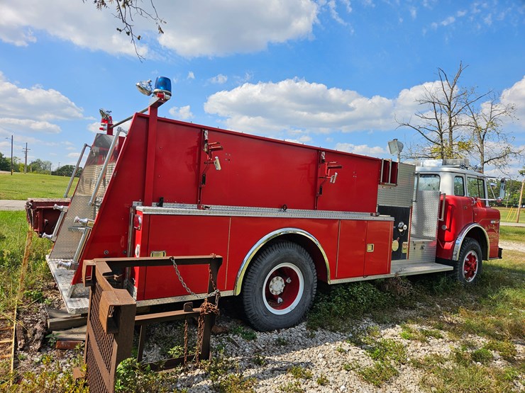 1983-ford-c800-image-9