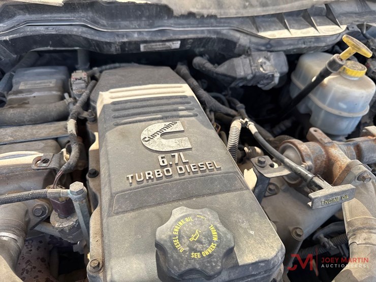 2015-dodge-ram-3500-image-15