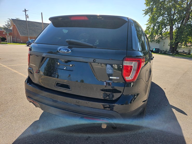 2017-ford-explorer-image-11