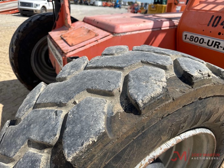 2016-jlg-8042-image-8
