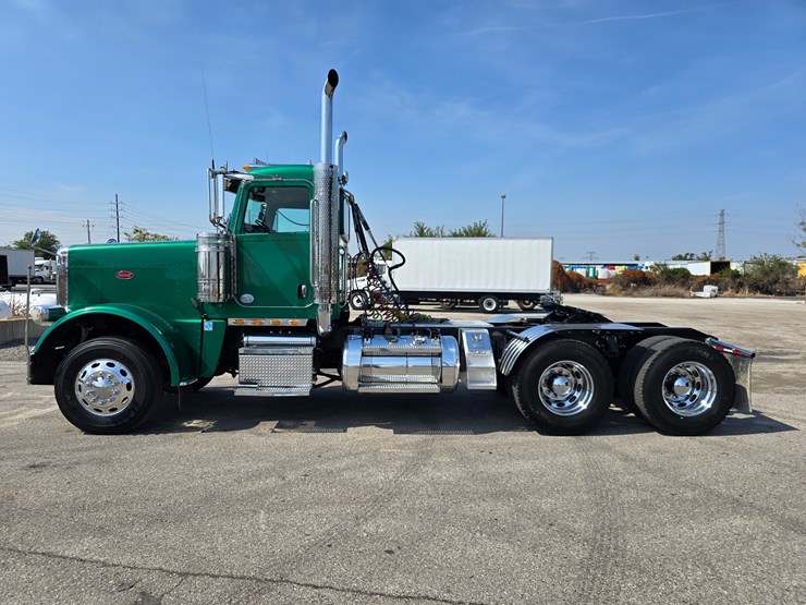 2014-peterbilt-388-image-10