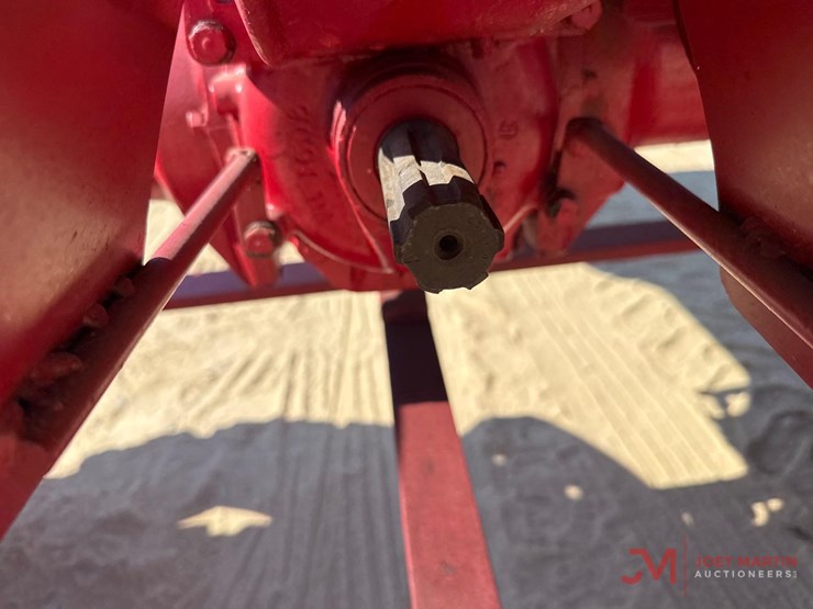1945-mccormick-deering-farmall-model-b-antique-tractor-image-10