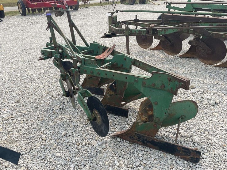 oliver-3-bottom-plow-image-3