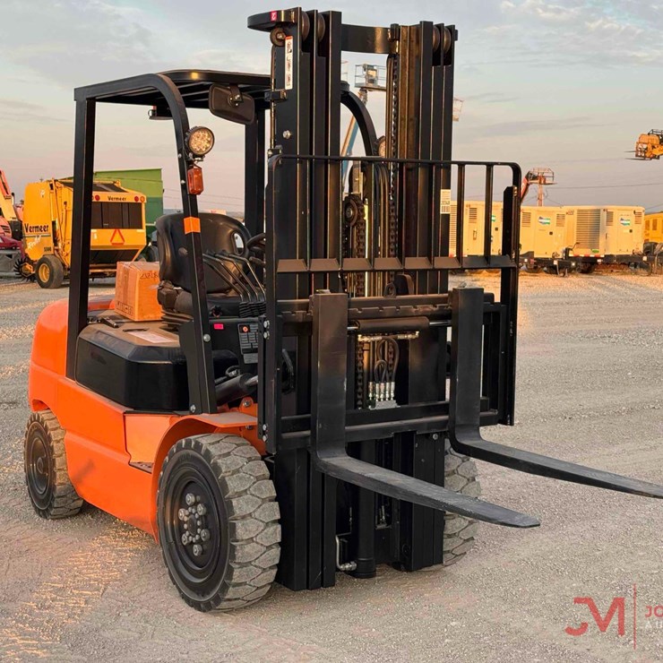 NEW/UNUSED E PICKER MODEL EFL30-189 ELECTRIC FORKLIFT