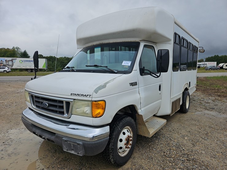 2005-ford-e350-image-1