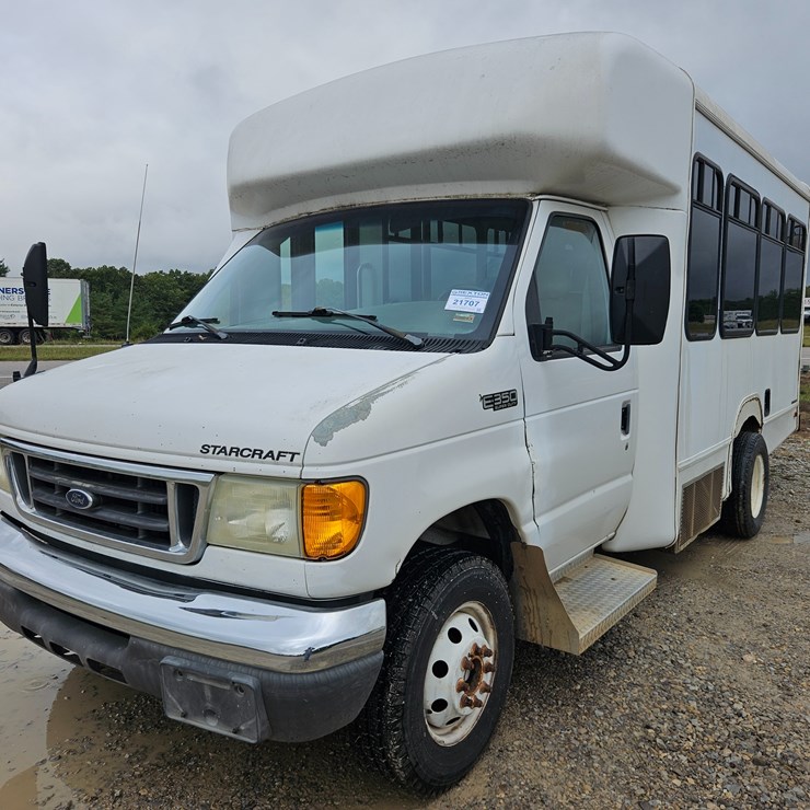 2005 FORD E350