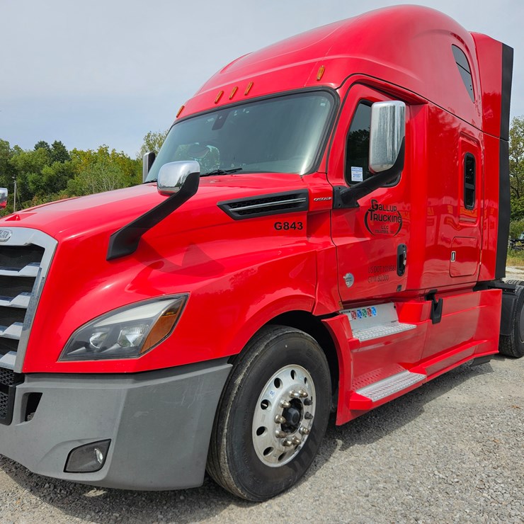 2019 FREIGHTLINER CASCADIA 126
