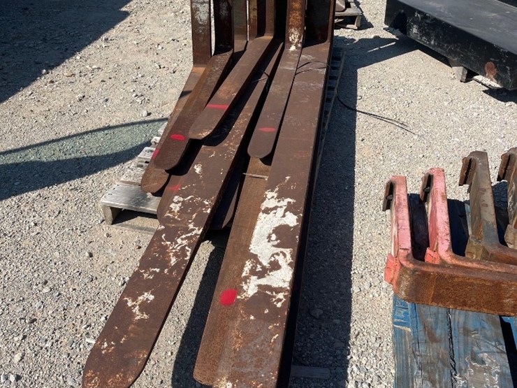 (1)-pair-of-96"-telehandler-forks-image-1