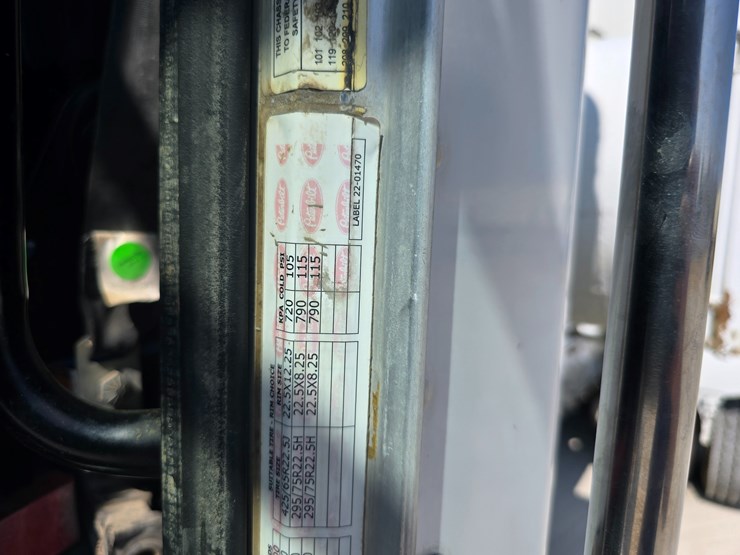 2014-peterbilt-365-image-78