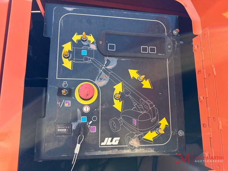 2015-jlg-800s-image-17