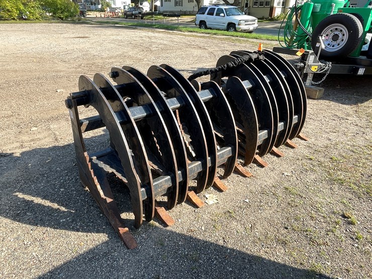 #4304-•-jenkins-86"-skid-steer-mount-heavy-duty-log-grapple-image-3