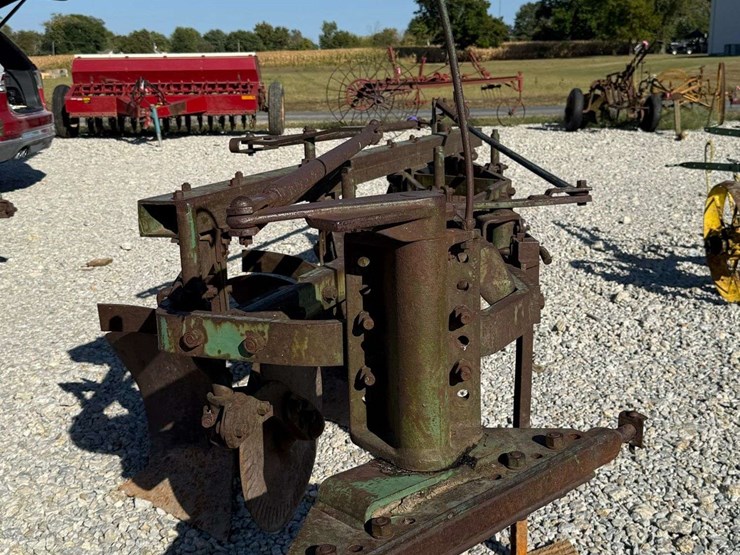 john-deere-4-bottom-pull-type-plow-image-7