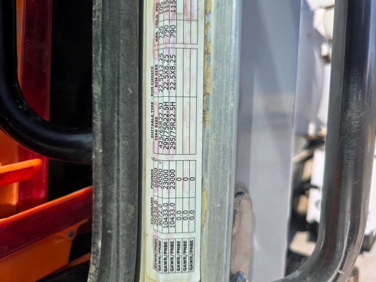 2014-peterbilt-365-image-75