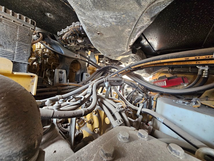 2023-caterpillar-953-image-45