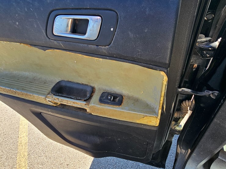 2017-ford-explorer-image-48