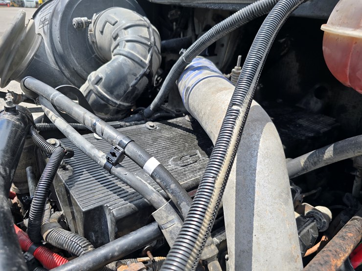 2013-freightliner-columbia-112-image-60