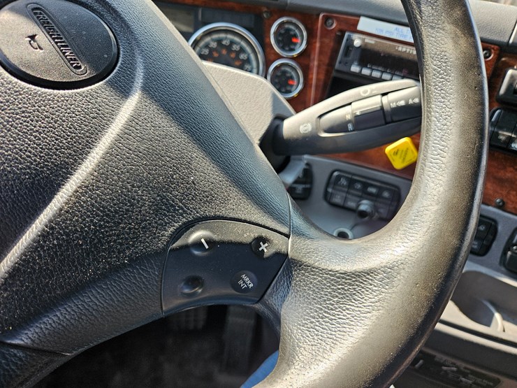 2016-freightliner-cascadia-125-image-69