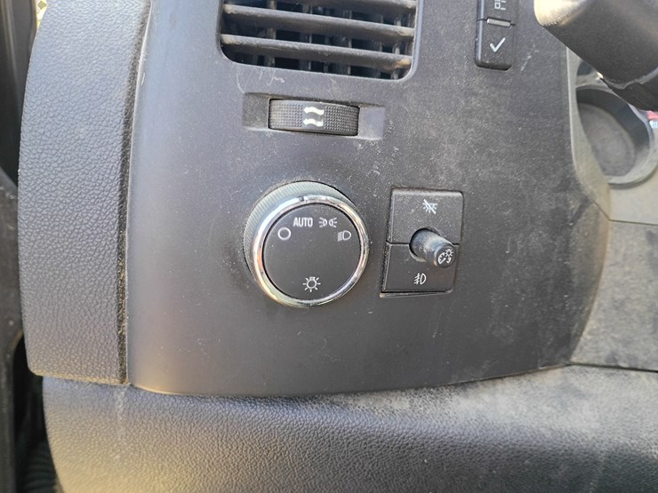 2008-chevrolet-silverado-image-38