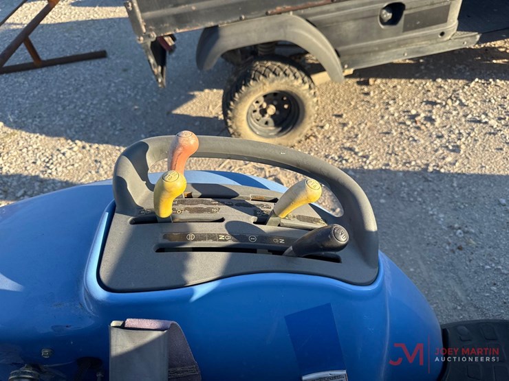 new-holland-boomer-2035-image-15