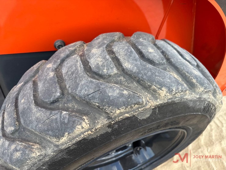 2016-kubota-ssv65-image-6