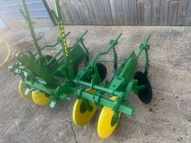 john-deere-3-point-lister-cultivator-image-1