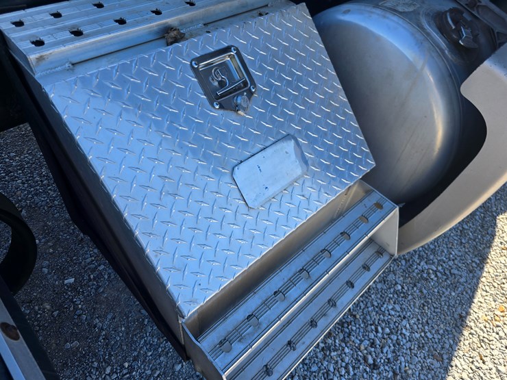 2015-peterbilt-579-image-99