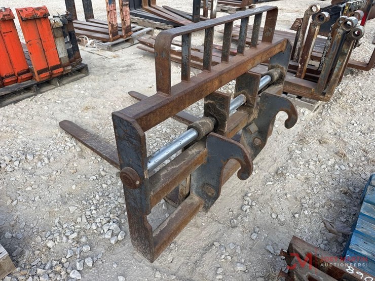 48"-pallet-forks-&-frame-loader-attachment-image-3