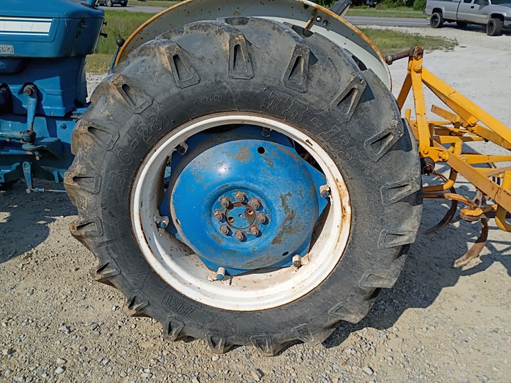 1972-ford-tractor-image-47