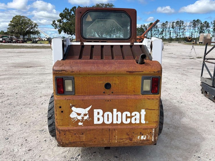 wheel-loader-skid-steer-image-21