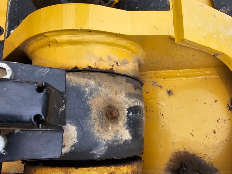 2023-caterpillar-953-image-105