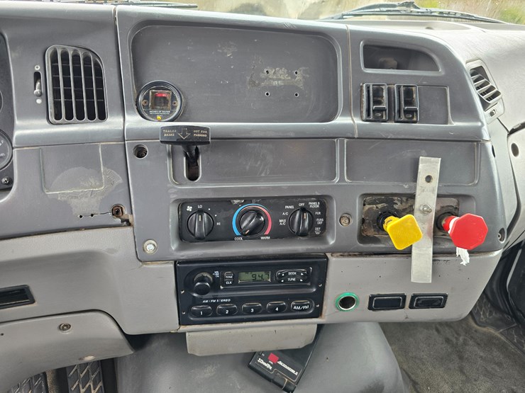 1999-sterling-l9511-image-92