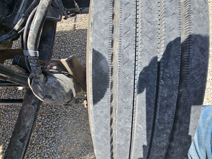 2010-peterbilt-389-image-59