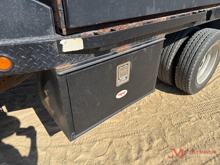 2014-ram-5500-heavy-duty-flat-bed-truck-image-8