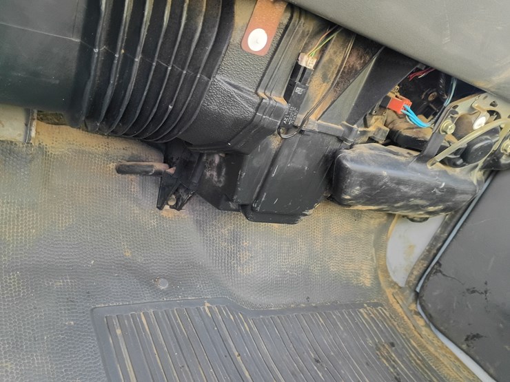 2000-gmc-w3500-image-40