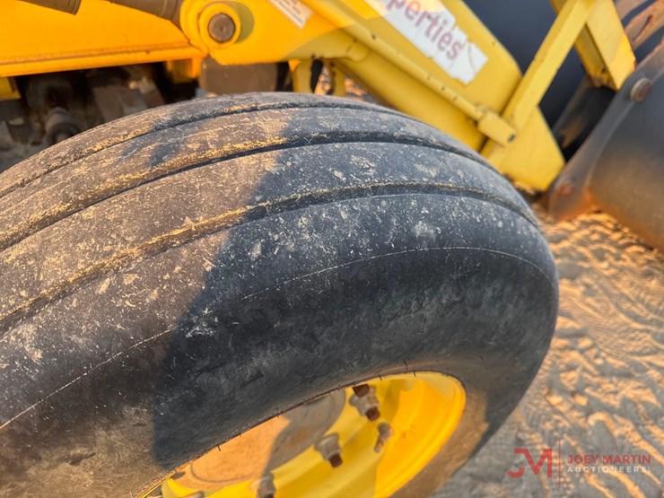 new-holland-b95-image-12
