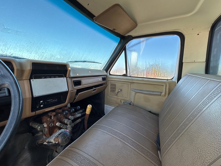 1983-ford-f700-image-12